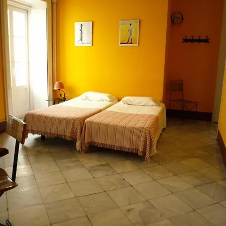 La Casa Amarilla